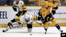 مسابقه جام استنلی بین تیم پینگوئینز پیتزبورگ Pittsburgh Penguins و پردترز نشویل Nashville Predators
