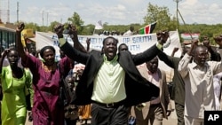 Hundreds of southern Sudanese take part in a demonstration against northern Sudan's military incursion into the border town of Abyei in the southern capital of Juba, May 23, 2011.