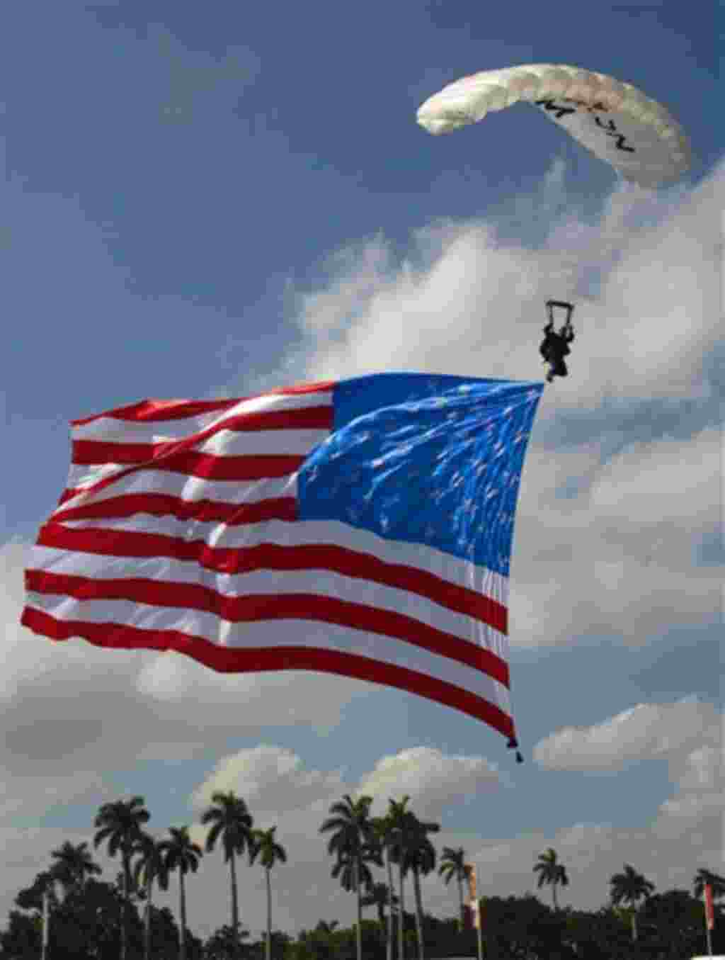 Gene Newsome fue parte de la celebración del Día de los Veteranos, en Hallandale Beach, y es si bandera es considerada la más grande en aterrizar en paracaídas.