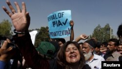 Employees of the Pakistan International Airlines (PIA) chant slogans as they march towards the Jinnah International Airport during a protest in Karachi, Pakistan, Feb. 2, 2016. 