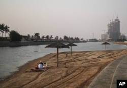 Families relax by the Jiddah corniche during sunset, in Saudi Arabia, Sept. 14, 2015. A drop in oil revenue is forcing Saudi Arabia to weigh its first cuts to welfare and investment in years.