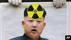 Un manifestante surcoreano protesta contra la prueba nuclear realizada por Corea del Norte.