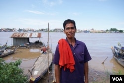 Nan Sok, a 60-year-old Khmer Islam fisherman, stands in front of Tonle Sap behind his house on the outskirts of Phnom Penh, Cambodia. (Malis Tum/VOA Khmer)