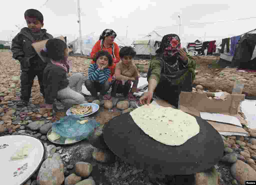 لبنان اور دیگر پڑوسی ممالک میں پناہ لیے شامی خاندانوں کو مشکلات کا سامنا ہے۔