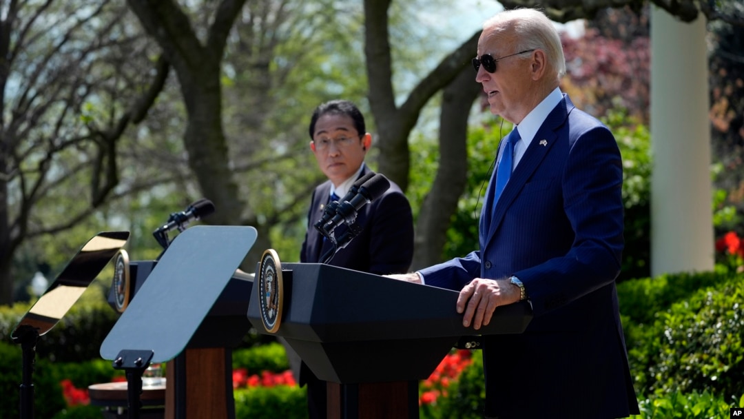 Tổng thống Hoa Kỳ Joe Biden và Thủ tướng Nhật Bản Fumio Kishida họp báo tại Vườn Hồng, Tòa Bạch Ốc, ngày 10/4/2024. 
