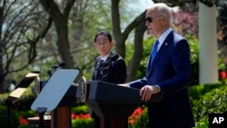 Tổng thống Hoa Kỳ Joe Biden và Thủ tướng Nhật Bản Fumio Kishida họp báo tại Vườn Hồng, Tòa Bạch Ốc, ngày 10/4/2024. 