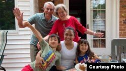 Dr. Carl Dutto dan istri (Patricia), Anak (Caterina) dan dua cucu (foto: courtesy).