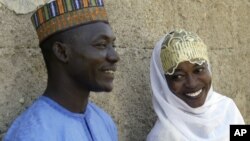 Un couple récemment marié à Bauchi, au Nigeria, le 29 novembre 2008.