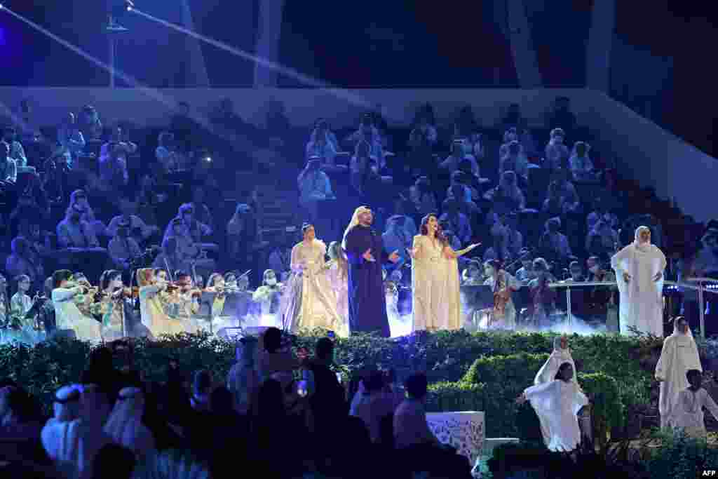 حسین الجاسمی، مایسا کرم اور الماس اپنے فن کا مظاہرہ کرتے ہوئے۔