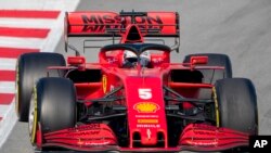 Sebastian Vettel dari Scuderia Ferrari Mission Winnow berkendara selama sesi uji coba pra-musim Formula Satu di arena pacuan kuda Barcelona Catalunya di Montmelo, di luar Barcelona, Spanyol, Jumat, 21 Februari 2020, sebagai ilustrasi. (Foto: APJoan Monfort)