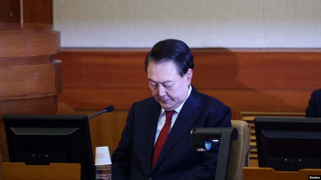 Presiden Korea Selatan yang dimakzulkan, Yoon Suk Yeol, menghadiri persidangan pemakzulannya di Mahkamah Konstitusi di Seoul, Korea Selatan, pada 21 Januari 2025. (Foto: Reuters/Kim Hong-Ji/Pool)