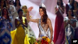 Miss Francia Iris Mittenaere se convirtió en la nueva Miss Universo 2017.