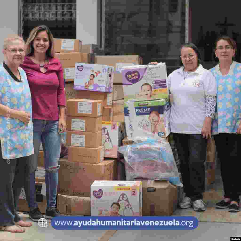 Coordinadores y voluntarios del Programa de Ayuda Humanitaria para Venezuela participan de la recolecci&#243;n y distribuci&#243;n de la ayuda. [Foto: Cortes&#237;a PAHV]