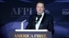 Ілон Маск звертається до аудиторії під час гала-концерту America First Policy Institute після виступу новообраного президента Дональда Трампа у його маєтку Мар-а-Лаго, четвер, 14 листопада 2024 року. Палм-Біч, штат Флорида (AP Photo/Alex Brandon)