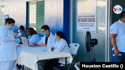 Jornada de vacunación en el hospital Alemán Nicaragüense, en Managua. [Foto Houston Castillo, VOA]