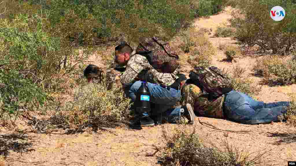 La Voz de América acompañó a agentes de la CBP en un&nbsp;un simulacro de cómo se cruza la frontera a manos de traficantes&nbsp;en el paso fronterizo entre EE.UU. y México. Photo: Celia Mendoza - VOA