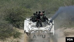 Pasukan penjaga perdamaian Uni Afrika melakukan patroli di Mogadishu selatan (foto: dok).