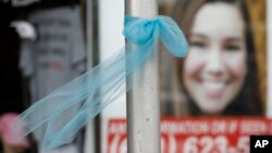 Un lazo en honor a Mollie Tibbetts, estudiante de la Universidad de Iowa, el 21 de agosto de 2018, en Brooklyn, Iowa.