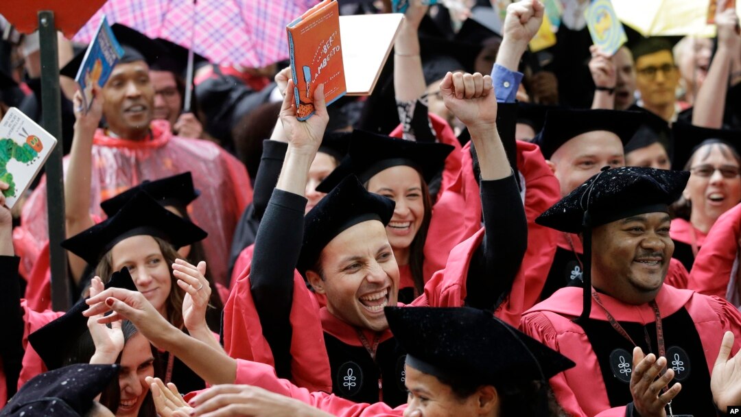 Sinh viên đại học Harvard trong lễ tốt nghiệp