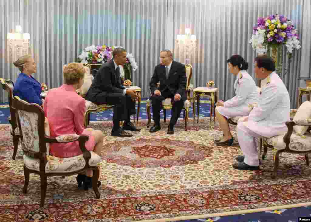 U.S. President Barack Obama (3rd L) speaks with Thai King Bhumibol Adulyadej during an audience granted at Siriraj Hospital in Bangkok on November 18, 2012. Obama kicked off a three-country Asia tour with a visit to Thailand on Sunday, using his first pos