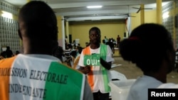 Bureau de vote à Abidjan, Côte d'ivoire, le 30 octobre 2016. 