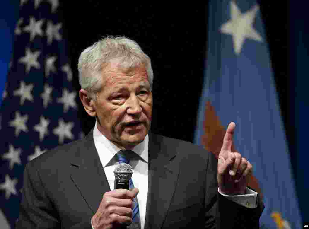 Defense Secretary Chuck Hagel speaks to service members and civilian employees at the Pentagon after being sworn in, Feb. 27, 2013.