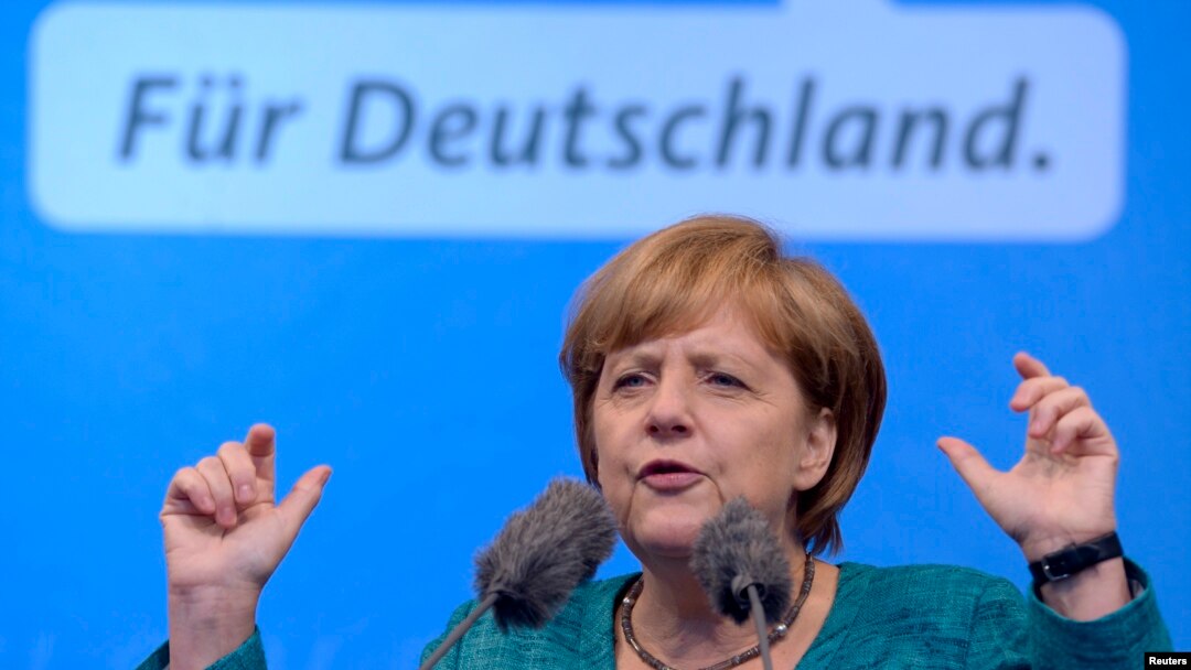 Lên tiếng trước các nhà báo, bà Merkel lặp lại quan điểm của mình là không đồng ý với chuyện vay nợ lần nữa của Hy Lạp