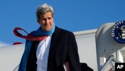 Menteri Luar Negeri AS John Kerry tiba di Munich, Jerman (10/1). (AP/Rick Wilking)