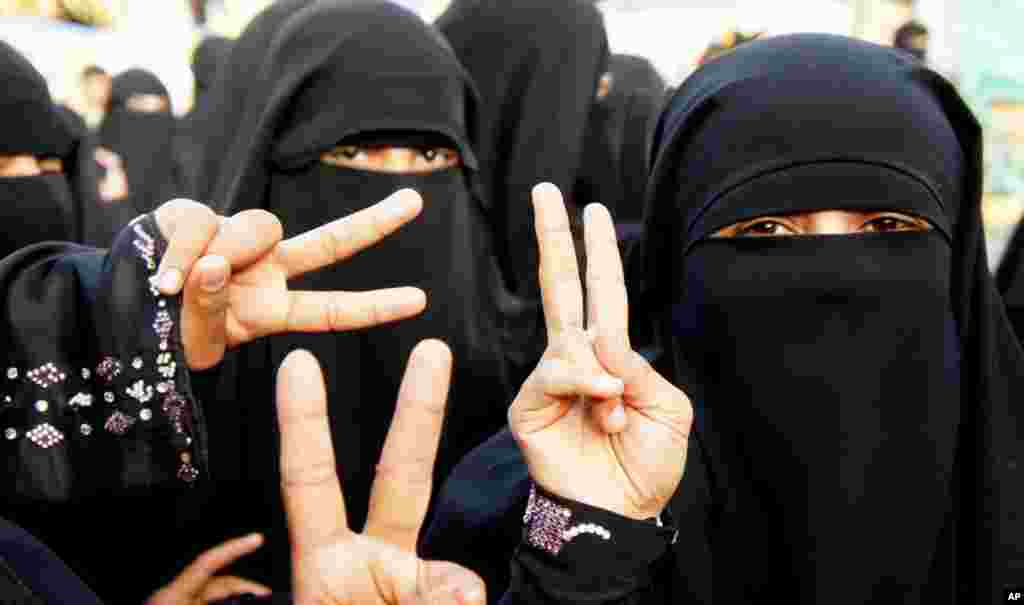 Women played an unusally large role in the uprising leading to Yemen's elections - In Sana'a, February 20, 2012. (VOA - E. Arrott)