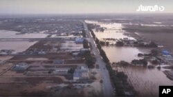 লিবিয়া আলমাসার টিভি থেকে নেয়া এই ছবিতে, লিবিয়ার মারজে বন্যার অবস্থা দেখা যাচ্ছে। ( ১১ সেপ্টেম্বর, ২০২৩)