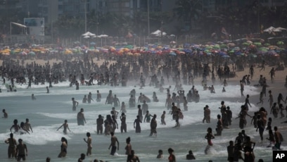 Quarantine Weary Brazilians Head To Beaches Despite Warnings