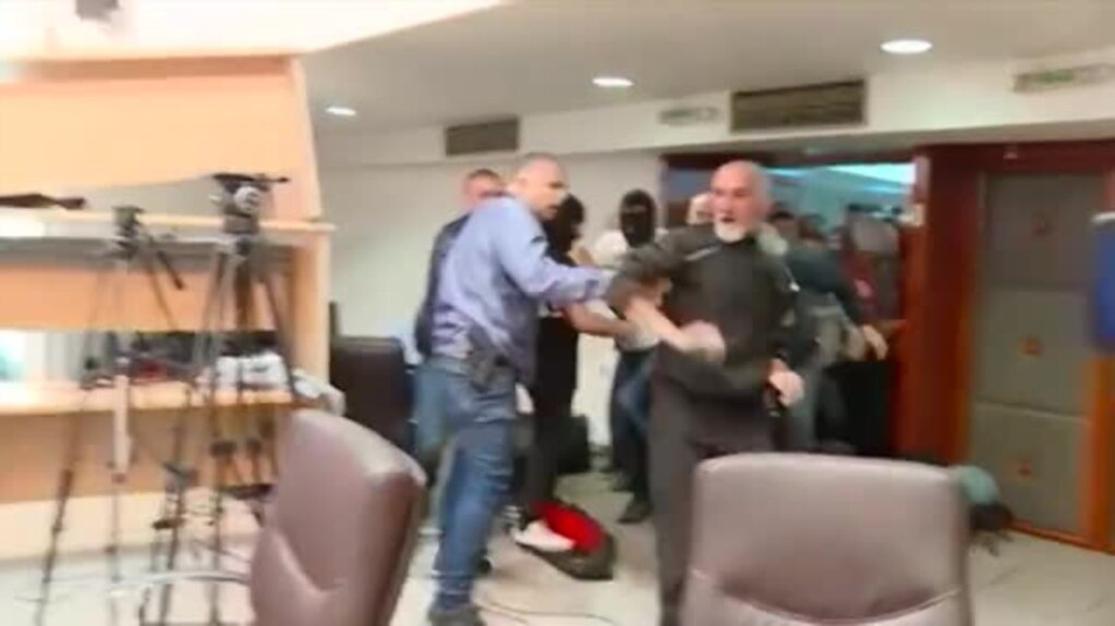 Телефонската линија за пријави дава резултати - намалени нападите врз новинари