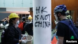 Las marchas reflejan el temor de los habitantes de Hong Kong ante la creciente influencia del gobierno de China con la ayuda de líderes del mundo de las finanzas en la ciudad.