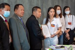 Rakchanok Srinok and members of Thai Unity Club, a group formed on Clubhouse, submitted a letter to bring attention to the condition of jailed political activists in March 2021.