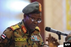 Juru bicara militer Sudan, Letnan Jenderal Shams Din Kabbashi