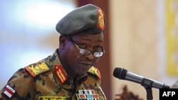 Le porte-parole du Conseil militaire de transition du Soudan, le lieutenant général Shams El-Din Kabbashi, lors d'une conférence de presse à Khartoum le 7 mai 2019