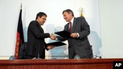 Afghan Finance Minister Omar Zakhilwal and U.S. Ambassador to Afghanistan Karl Eikenberry sign the debt relief agreement in Kabul.