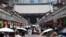 资料照片：日本东京浅草寺雷门周边街景。(2026年7月22日)