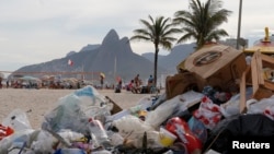 Garbage is seen on Ipanema beach in Rio de Janeiro, March 5, 2014. 