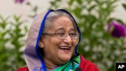 Bangladeshi Prime Minister Sheikh Hasina interacts with journalists in Dhaka, Bangladesh, Dec. 31, 2018. 