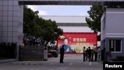 A portrait of Chinese President Xi Jinping is seen at a military area following the coronavirus disease (COVID-19) outbreak in Shanghai, China September 24, 2020. REUTERS/Aly Song