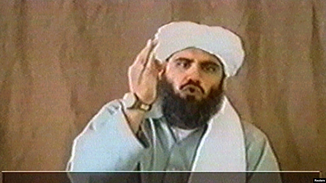 Ảnh trích từ video của hãng tin Reuters cho thấy Suleiman Abu Gheith, phát ngôn viên của tổ chức khủng bố al Qaida 