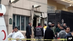 美國駐土耳其安卡拉大使館星期五發生爆炸後，緊急救援人員在現場