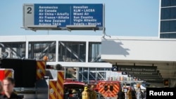 Los pasajeros fueron evacuados a otros terminales dentro del aeropuerto donde todas sus operaciones han sido afectadas.