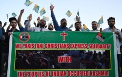 Pakistanis shout anti-Indian slogans during a protest in Islamabad, Aug 19, 2019, after India stripped the region of its autonomy and imposed a lockdown two weeks ago.