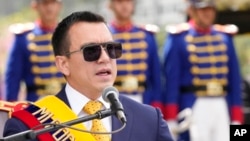 ARCHIVO - El presidente ecuatoriano Daniel Noboa habla durante una ceremonia militar en Quito, Ecuador, el 27 de febrero de 2025.