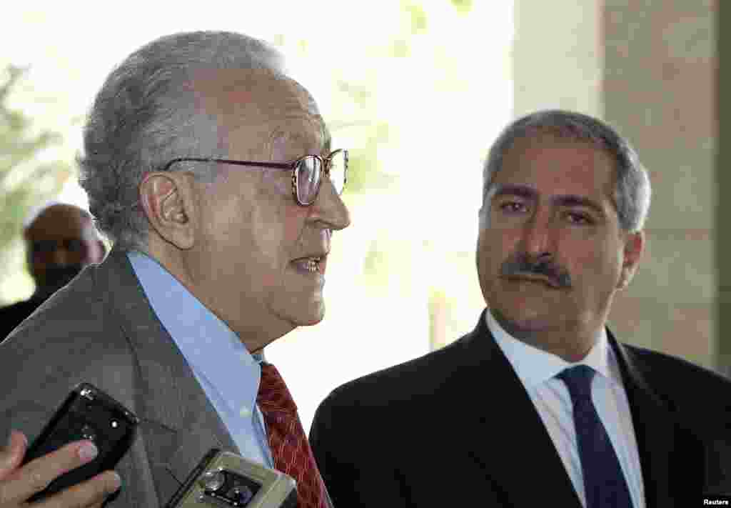 UN-Arab League peace envoy for Syria Lakhdar Brahimi (L) speaks during a joint news conference with Jordan's Foreign Minister Nasser Judeh (R) in Amman October 18