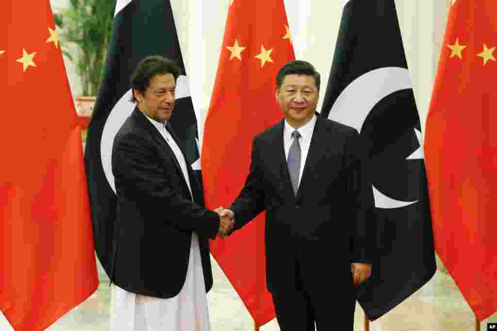 نومبر 2018 میں عمران خان نے چین کا دورہ کیا۔ اس کے نتیجے میں پاکستان کو چین کی طرف سے دو ارب ڈالر کا امدادی پیکج دیا گیا۔