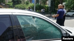 На месте вооруженного нападения в городе Алматы, Казахстан. 18 июля 2016 г.
