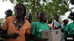 Teresa Aduong dances with other board members of the wooden box bank, Rumbek, Lakes State, South Sudan, Jan. 30, 2013. (H. McNeish/VOA)